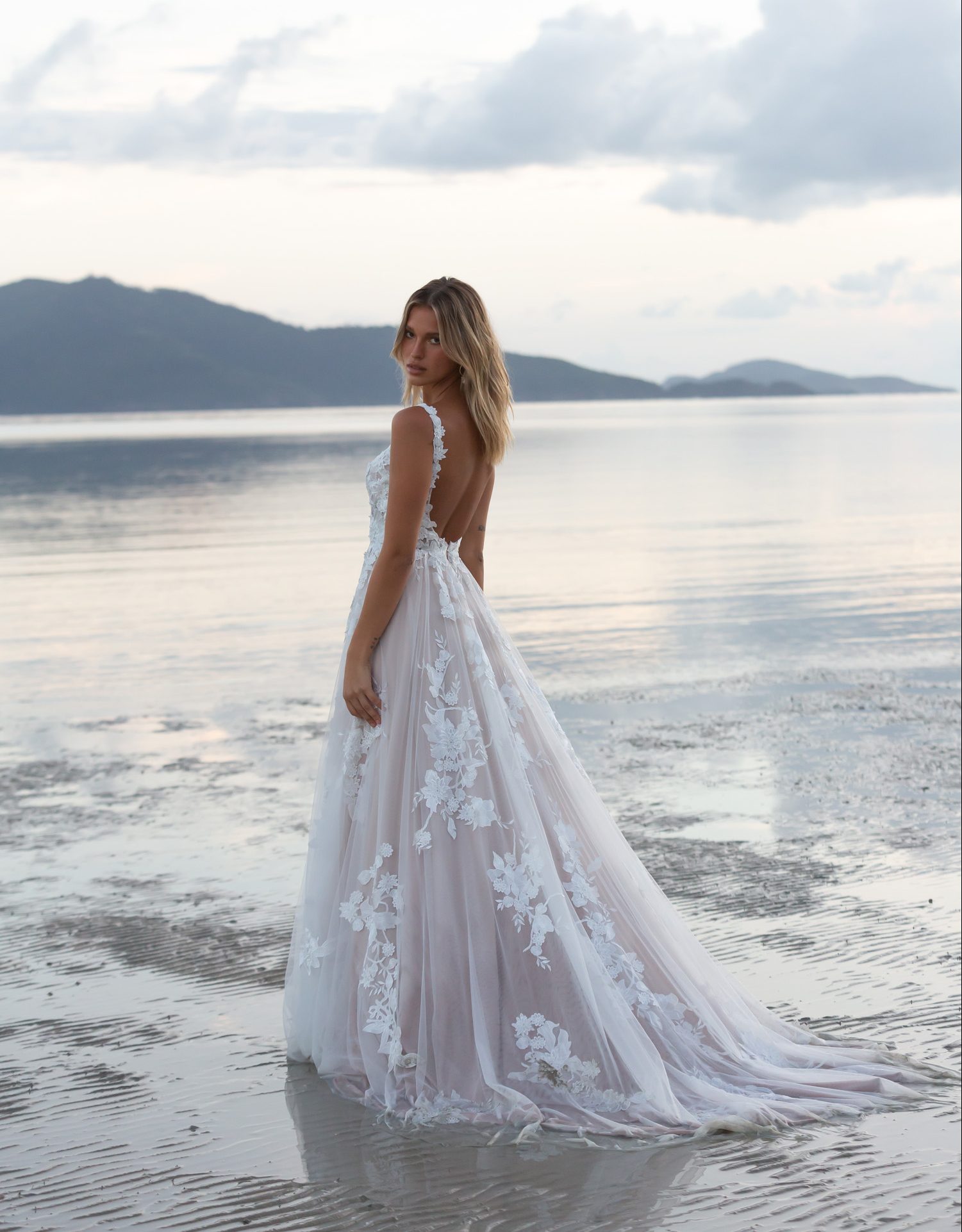 Zweites Bild des Brautkleids