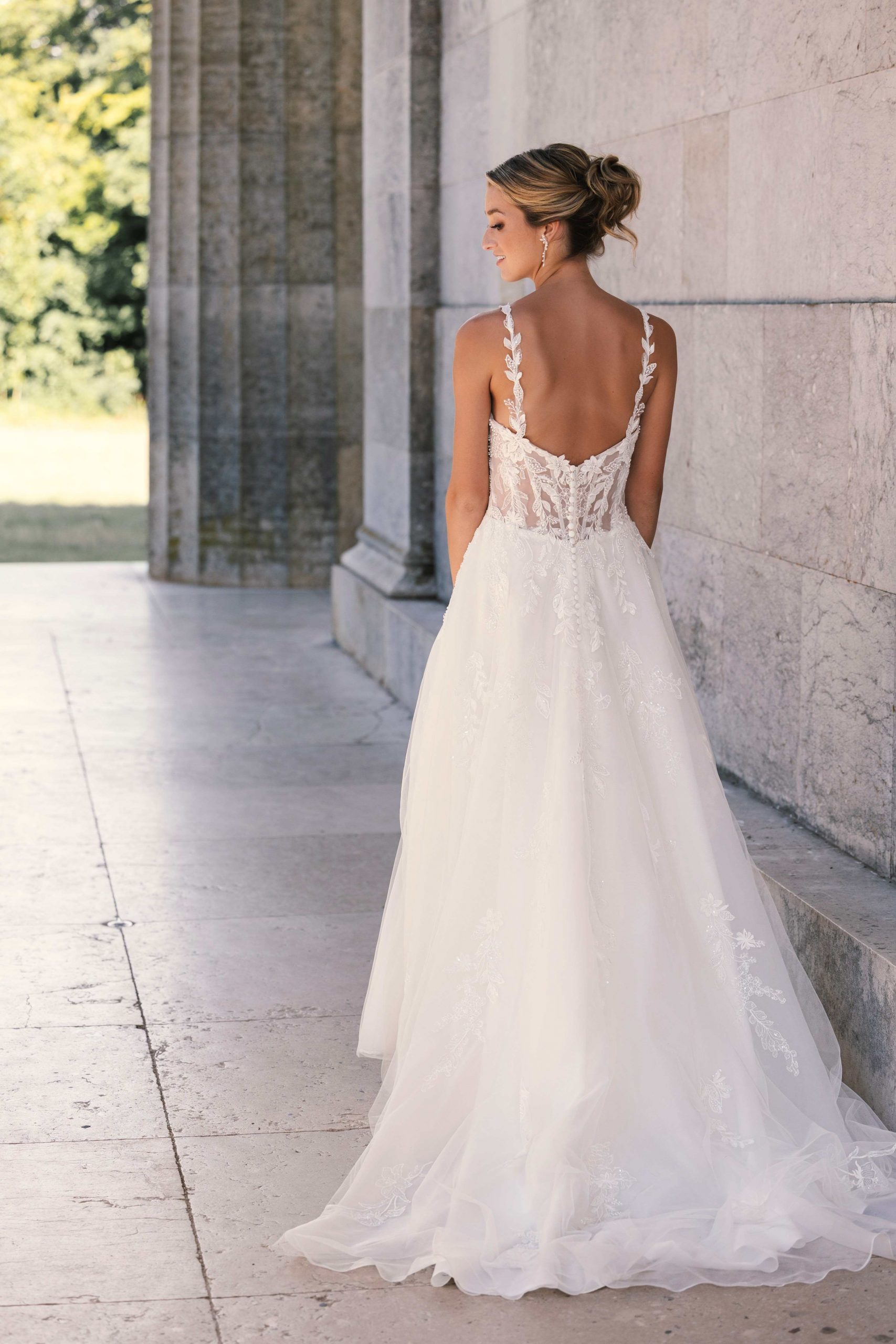 Zweites Bild des Brautkleids
