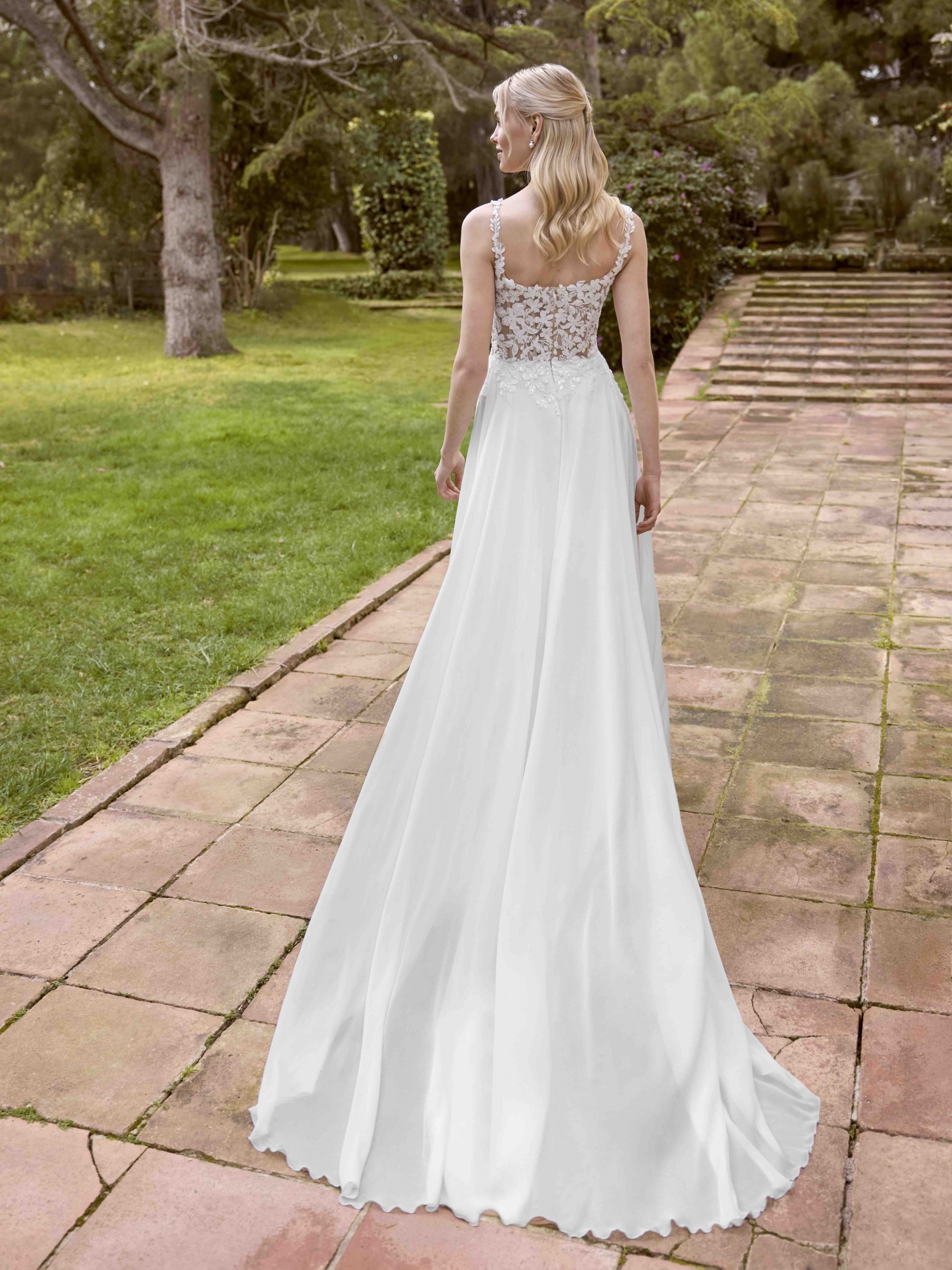 Zweites Bild des Brautkleids
