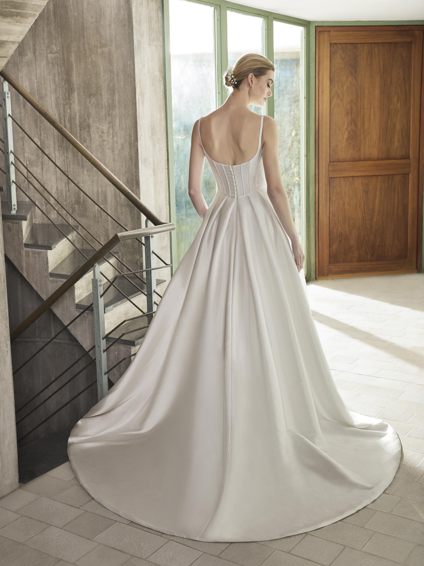 Zweites Bild des Brautkleids