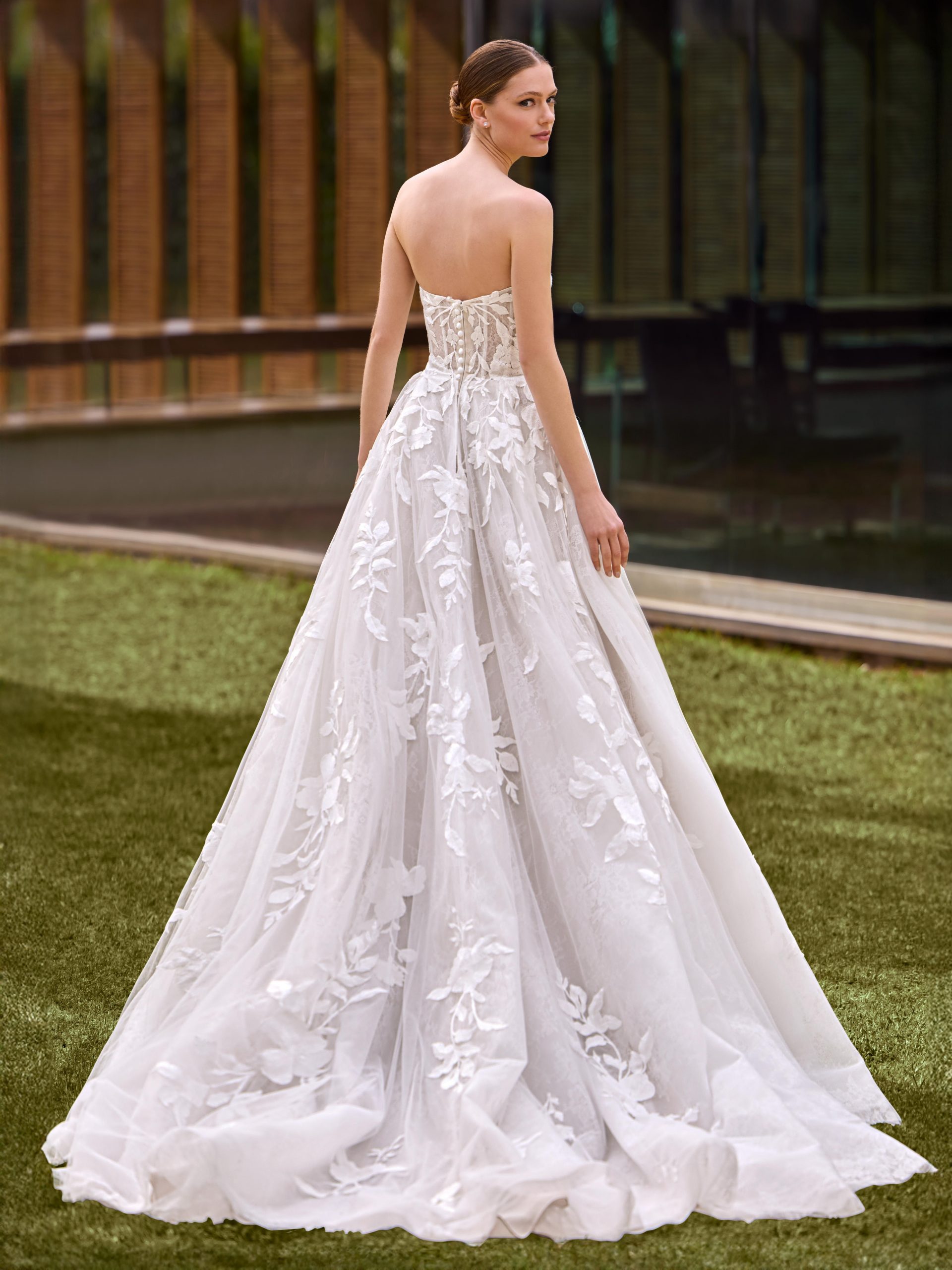 Zweites Bild des Brautkleids